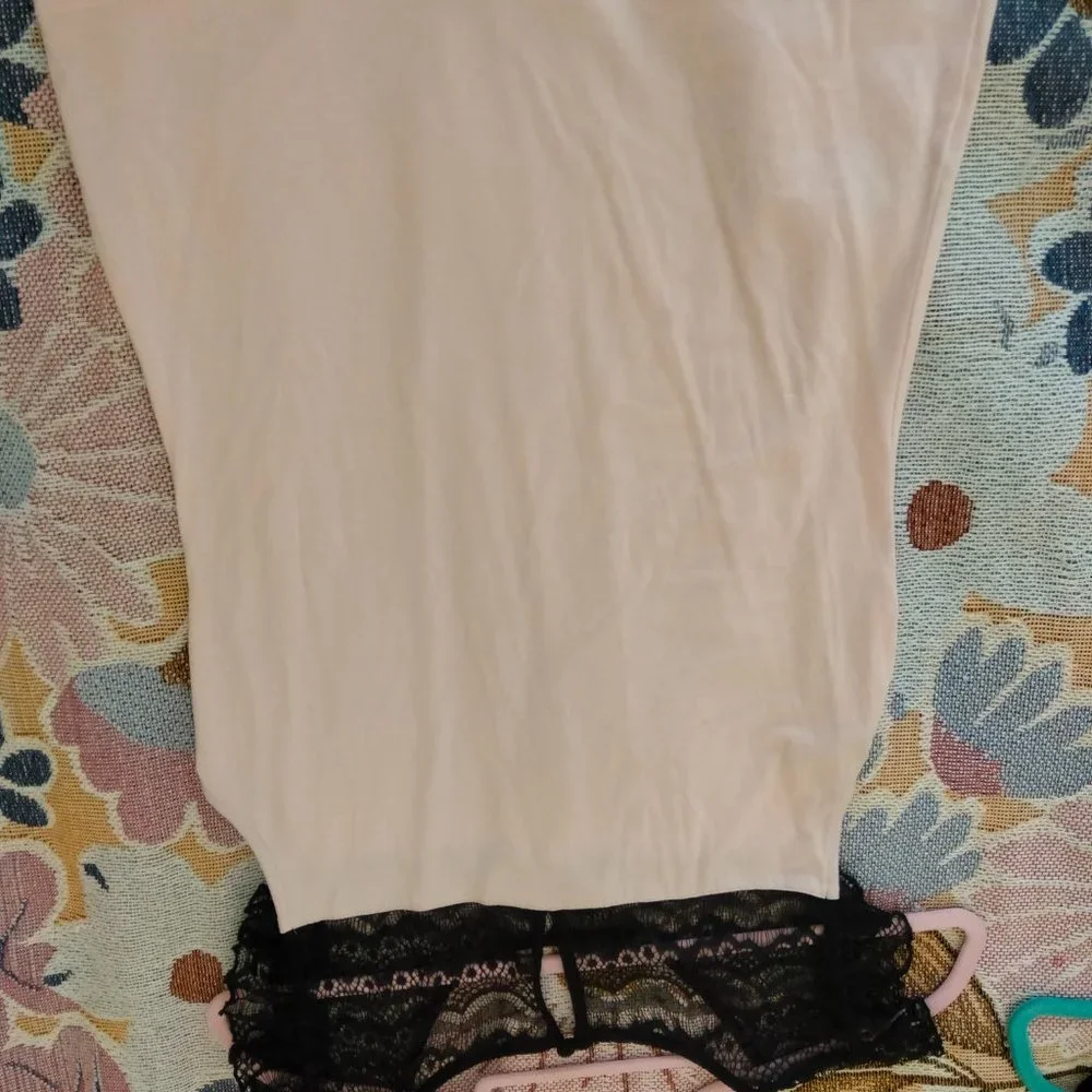 Pink and black lace top - Picture 3 of 3